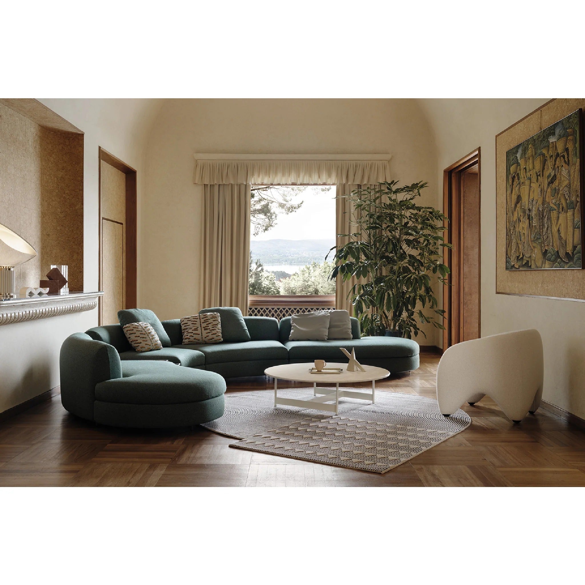 Moon Couch – Timeless Comfort & Elegance