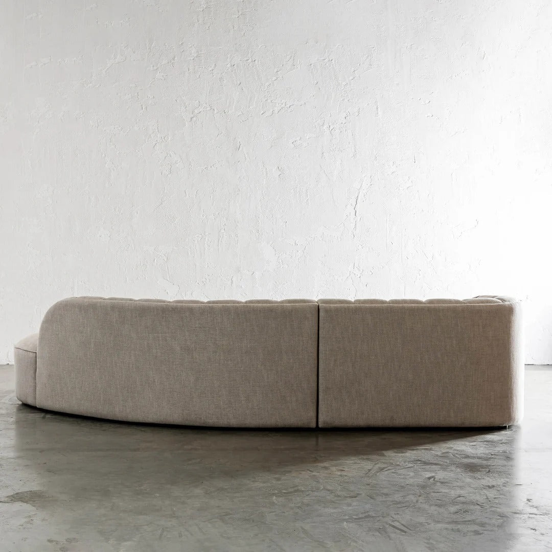 Aspen Couch – Modern Elegance for Stylish Interiors