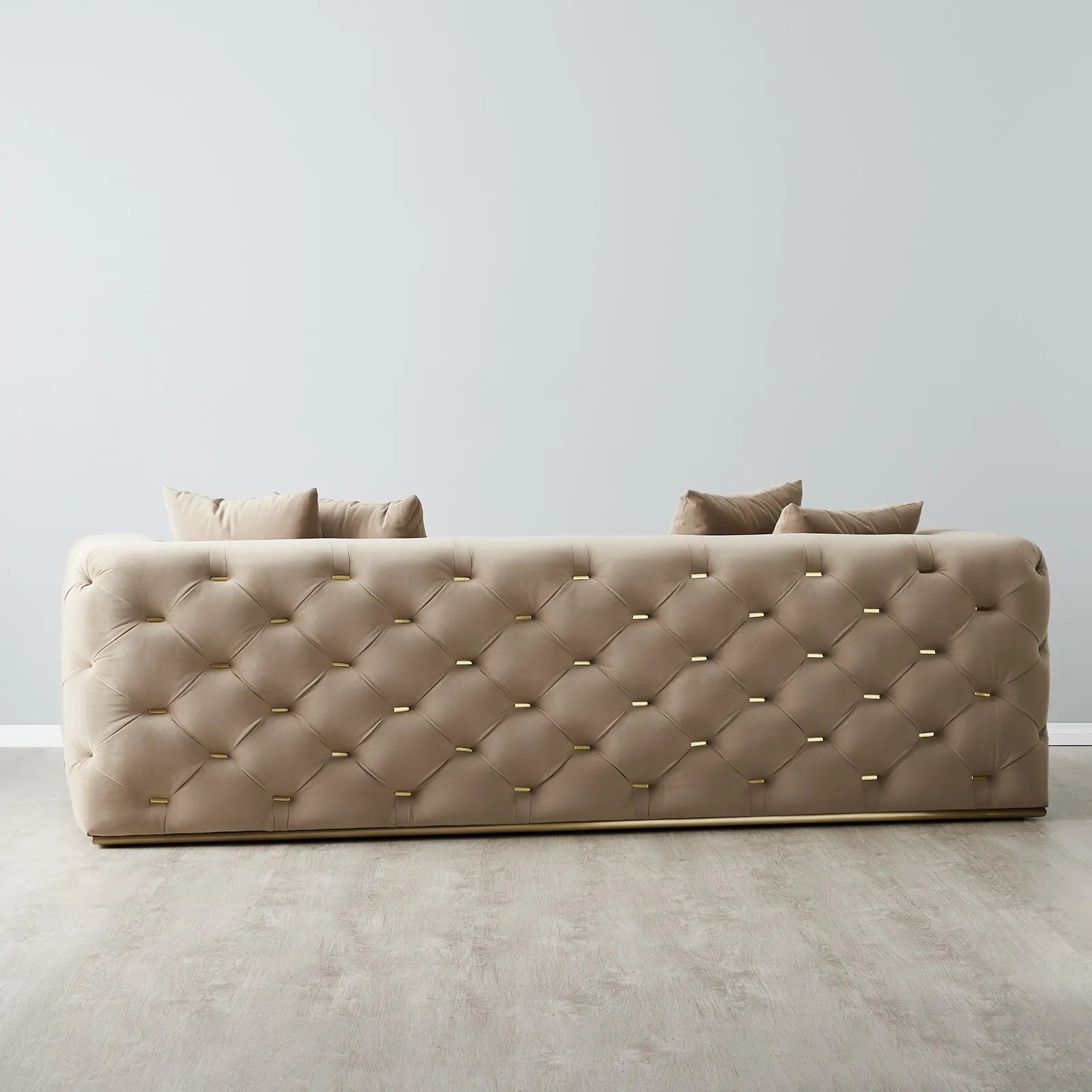 Gatsby Couch – Stylish & Sleek for Modern Spaces