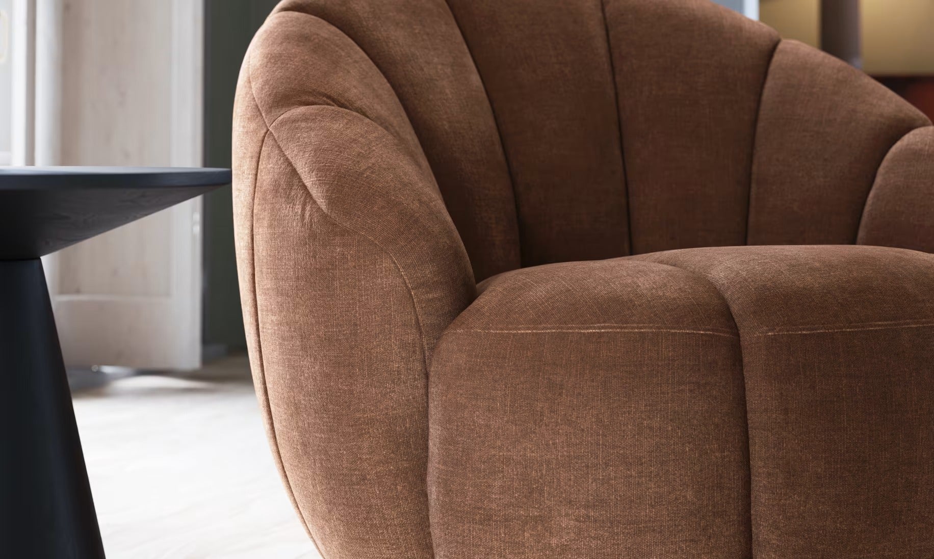 Becker Armchair – Timeless Design for Relaxation