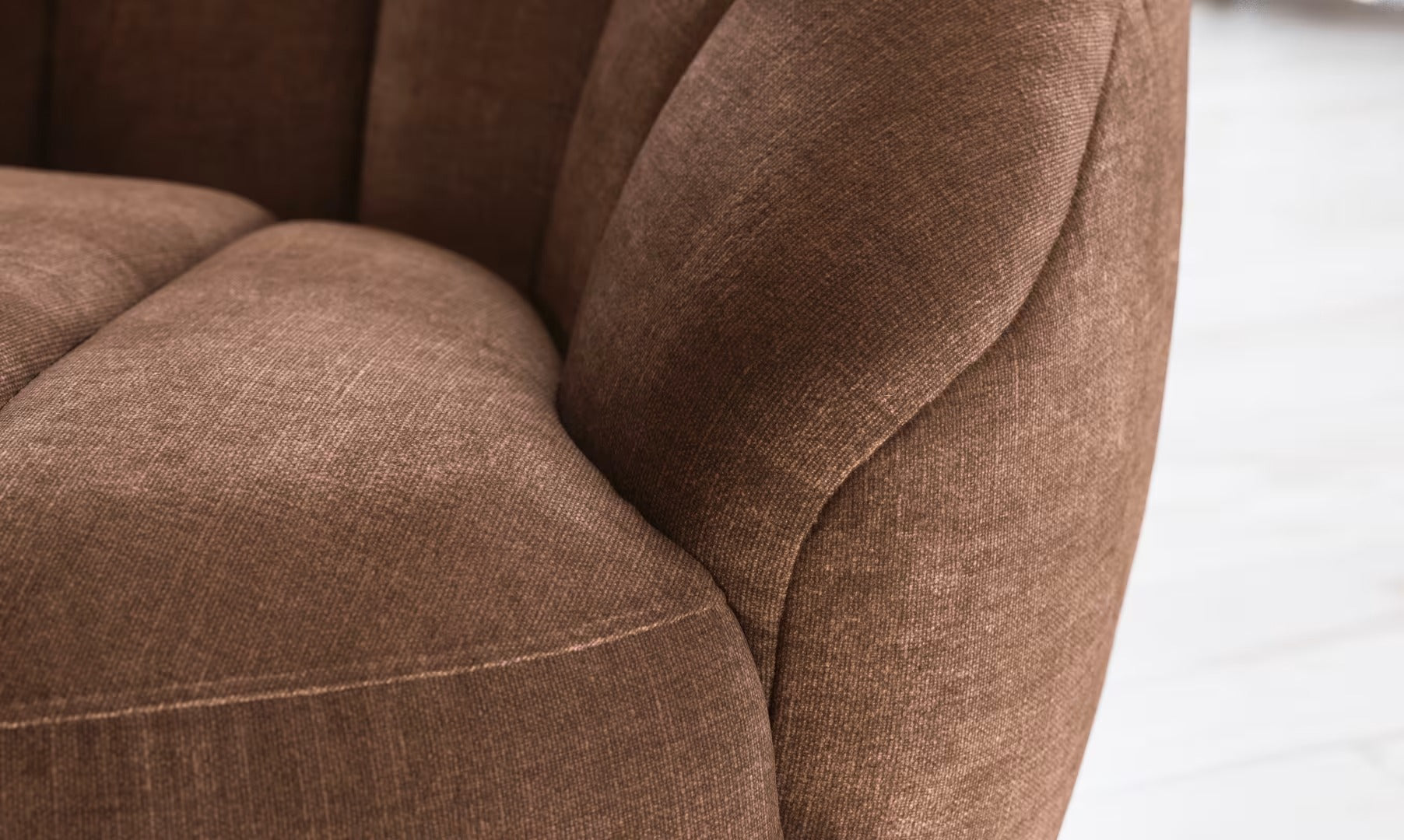 Becker Armchair – Timeless Design for Relaxation